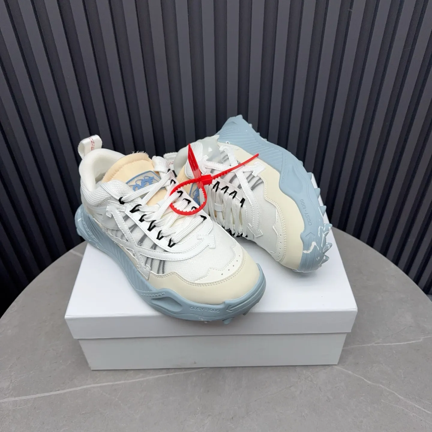 【OFF WHITE】P: 680💰Couple model, Size: Female 35-40; Male 39-44 (customized at 45.46) 2025SS trendy brand OFF WHITE classic popular model, combined outsole, official website original 1:1 developed top-level copy, ️Selected imported high-mercerized matte cowhide splicing breathable mesh ✔️Breathable lining, breathable and comfortable, simple and personalized design, official website rubber outsole.